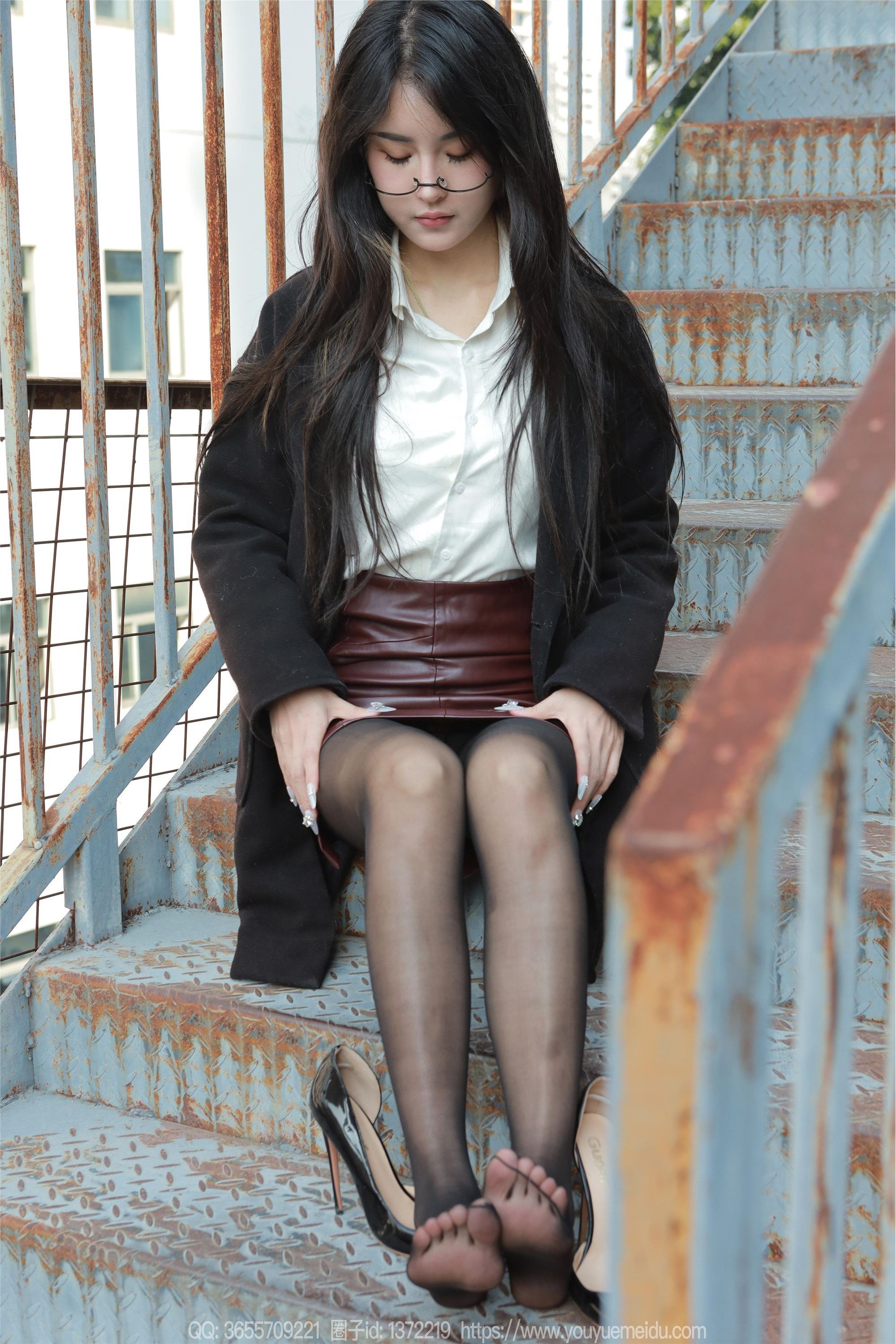 IESS异思趣向  2024.12.22 丝享家 1930 小宝《眼镜美女》